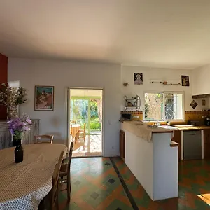  Hébergement de vacances Maison De Charme En Luberon, Jardin Clos France